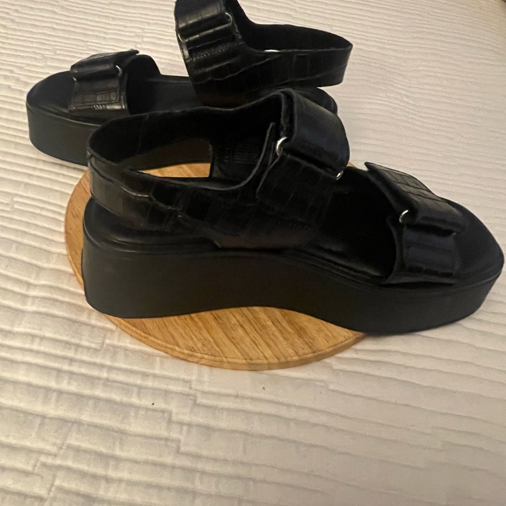 Vagabond Courtney Black Croco Platform Sandal - Picture 8 of 10
